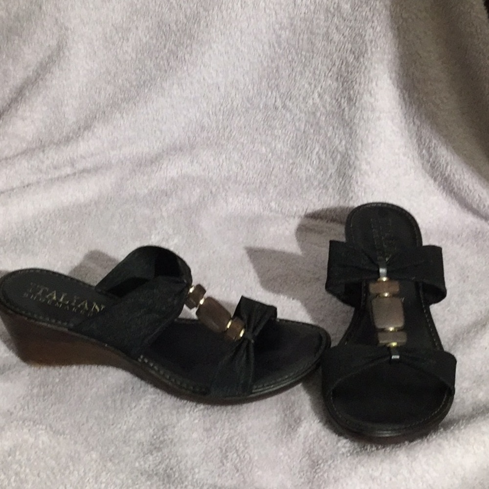 Black wedge shoe